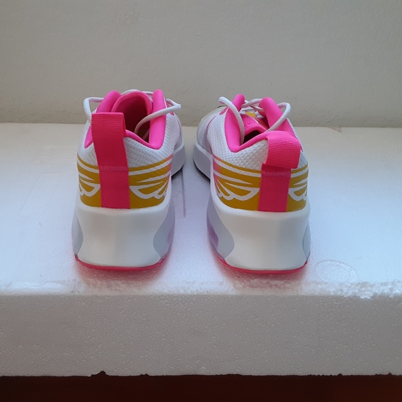 Nike - Picture 3 of 4